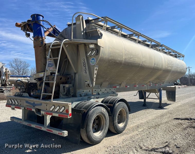 image for item LD9334 2012 Hensley ATLW-36-32-8 feed delivery trailer