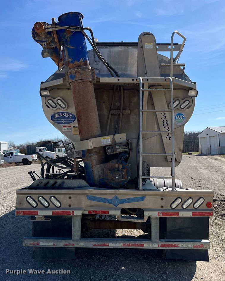 image for item LD9334 2012 Hensley ATLW-36-32-8 feed delivery trailer