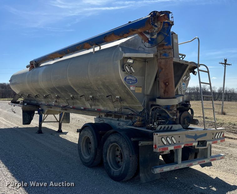 image for item LD9334 2012 Hensley ATLW-36-32-8 feed delivery trailer