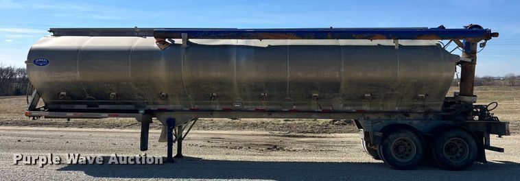 image for item LD9334 2012 Hensley ATLW-36-32-8 feed delivery trailer