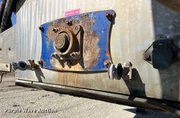 image for item LD9334 2012 Hensley ATLW-36-32-8 feed delivery trailer