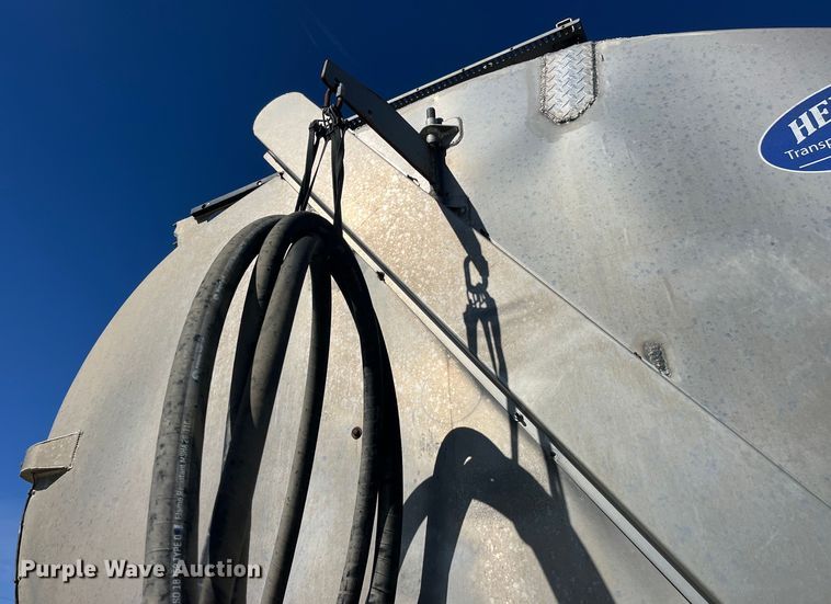 image for item LD9334 2012 Hensley ATLW-36-32-8 feed delivery trailer