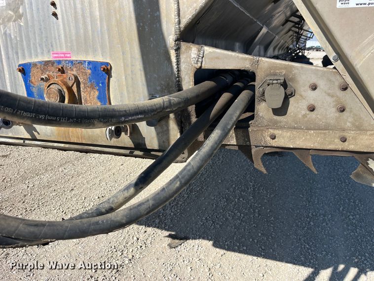 image for item LD9334 2012 Hensley ATLW-36-32-8 feed delivery trailer