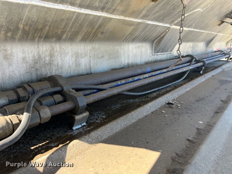 image for item LD9334 2012 Hensley ATLW-36-32-8 feed delivery trailer