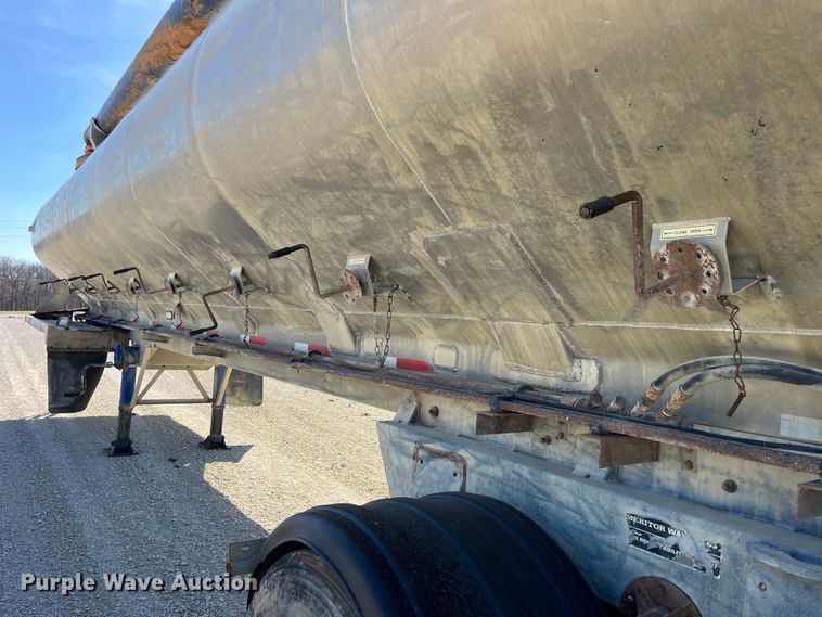 image for item LD9334 2012 Hensley ATLW-36-32-8 feed delivery trailer