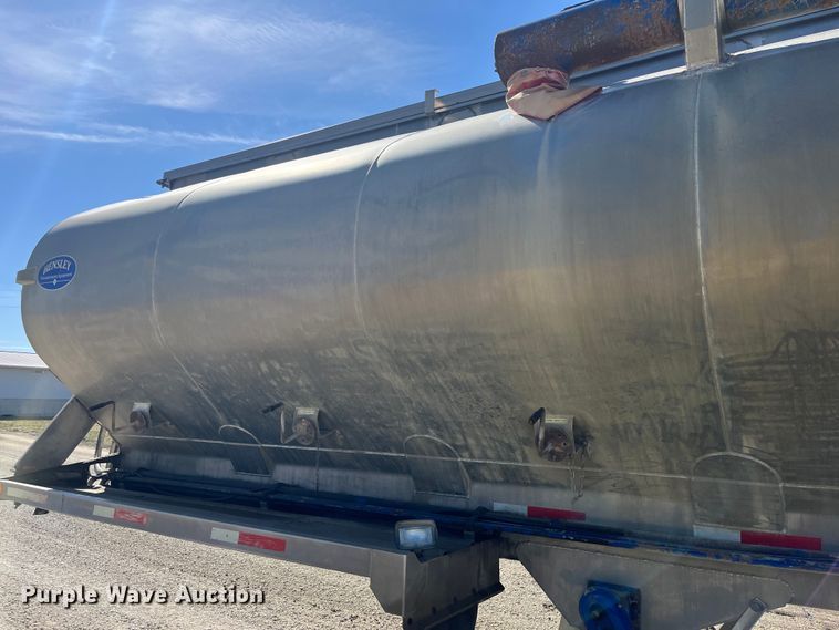 image for item LD9334 2012 Hensley ATLW-36-32-8 feed delivery trailer