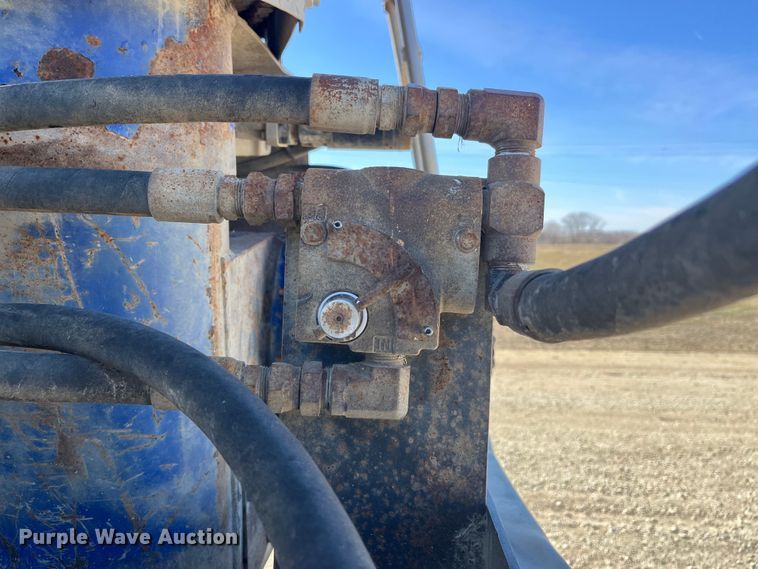 image for item LD9334 2012 Hensley ATLW-36-32-8 feed delivery trailer