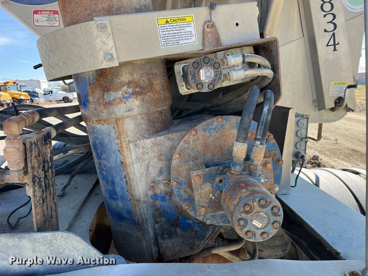 image for item LD9334 2012 Hensley ATLW-36-32-8 feed delivery trailer