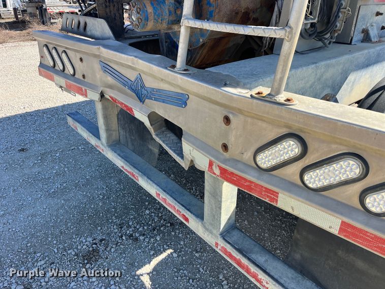 image for item LD9334 2012 Hensley ATLW-36-32-8 feed delivery trailer