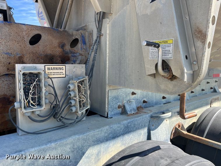 image for item LD9334 2012 Hensley ATLW-36-32-8 feed delivery trailer