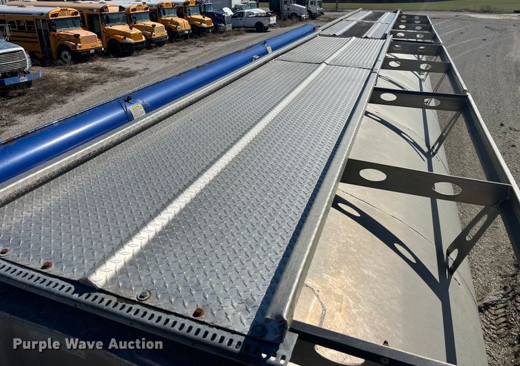 image for item LD9334 2012 Hensley ATLW-36-32-8 feed delivery trailer