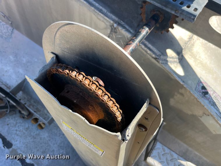 image for item LD9334 2012 Hensley ATLW-36-32-8 feed delivery trailer