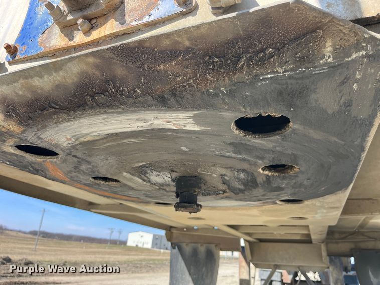 image for item LD9334 2012 Hensley ATLW-36-32-8 feed delivery trailer