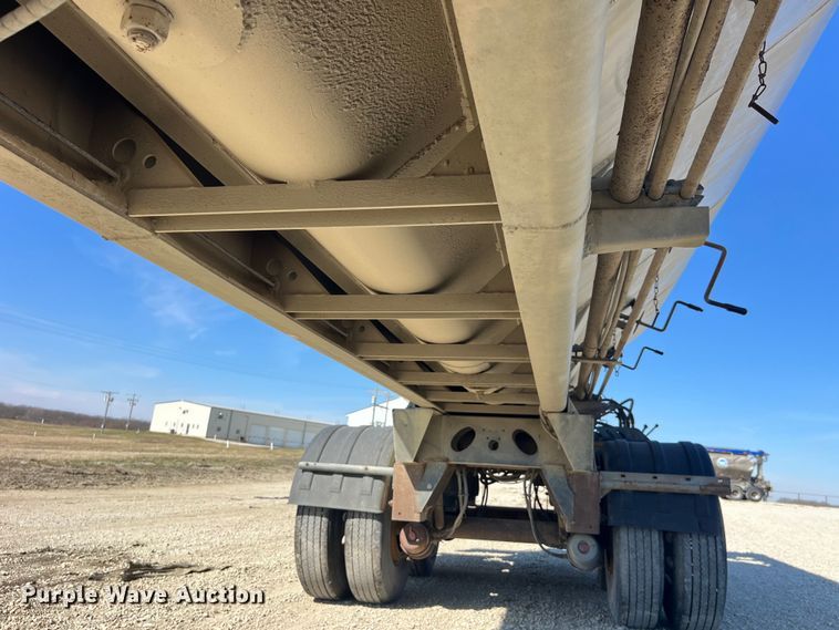 image for item LD9334 2012 Hensley ATLW-36-32-8 feed delivery trailer