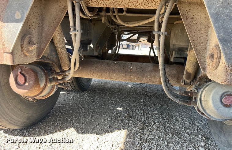 image for item LD9334 2012 Hensley ATLW-36-32-8 feed delivery trailer