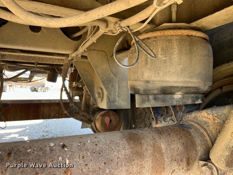 image for item LD9334 2012 Hensley ATLW-36-32-8 feed delivery trailer