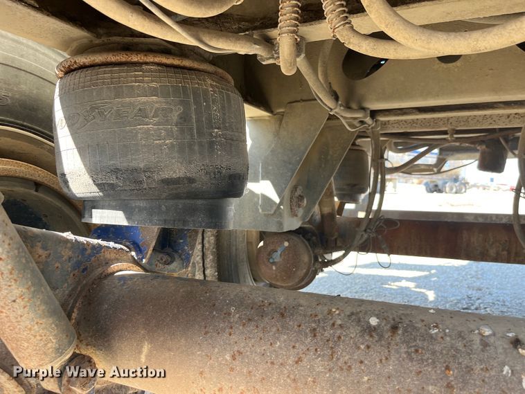 image for item LD9334 2012 Hensley ATLW-36-32-8 feed delivery trailer