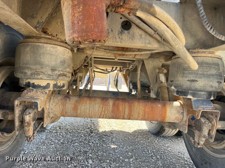 image for item LD9334 2012 Hensley ATLW-36-32-8 feed delivery trailer