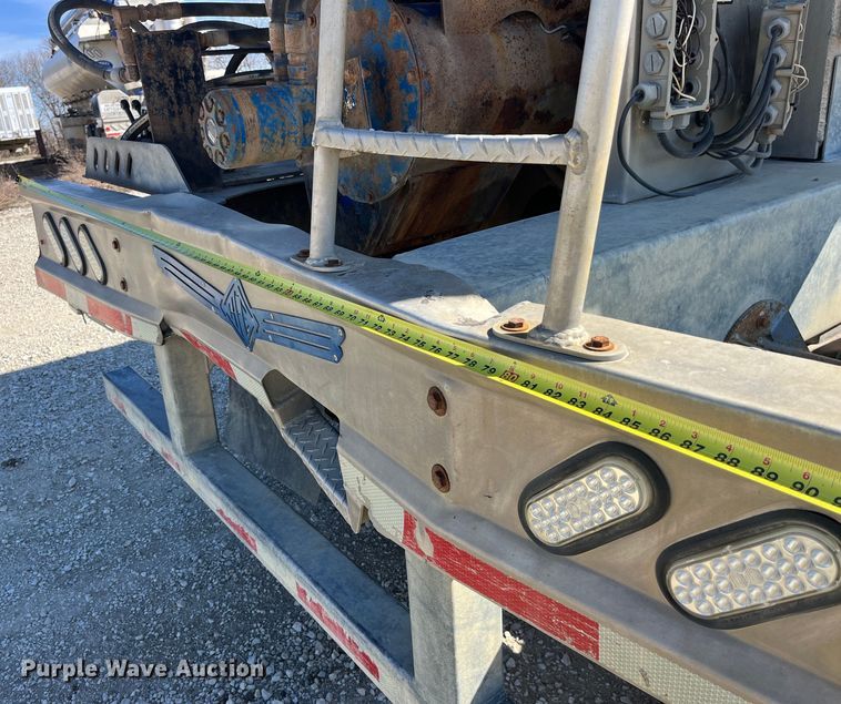 image for item LD9334 2012 Hensley ATLW-36-32-8 feed delivery trailer