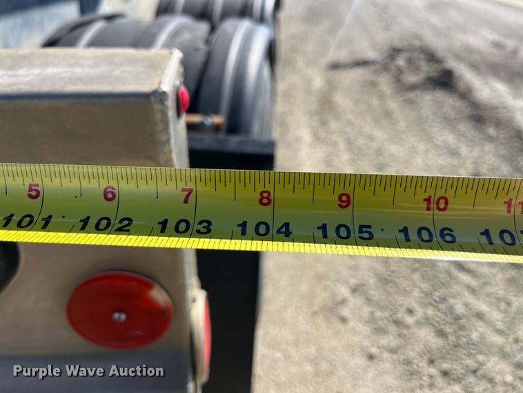 image for item LD9334 2012 Hensley ATLW-36-32-8 feed delivery trailer