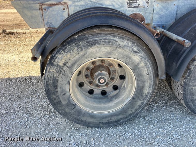 image for item LD9334 2012 Hensley ATLW-36-32-8 feed delivery trailer