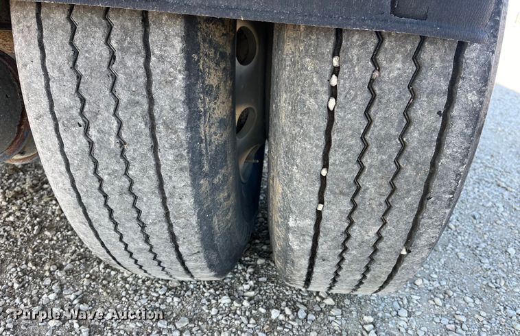 image for item LD9334 2012 Hensley ATLW-36-32-8 feed delivery trailer