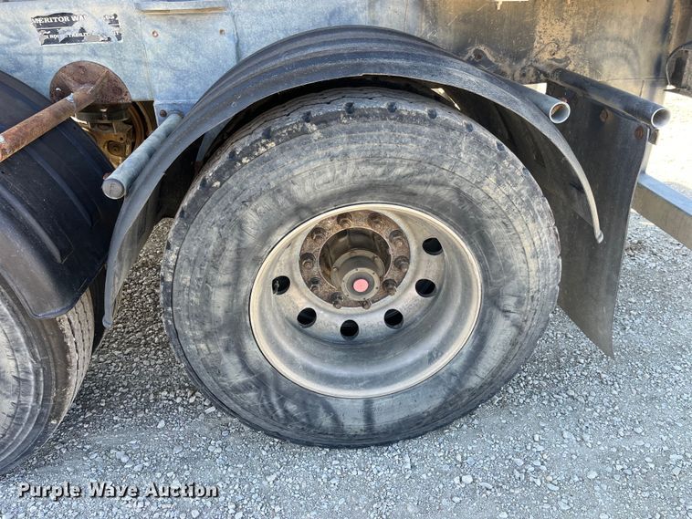 image for item LD9334 2012 Hensley ATLW-36-32-8 feed delivery trailer