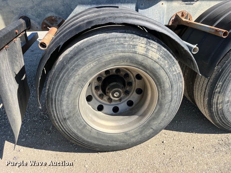 image for item LD9334 2012 Hensley ATLW-36-32-8 feed delivery trailer