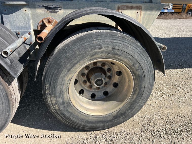 image for item LD9334 2012 Hensley ATLW-36-32-8 feed delivery trailer