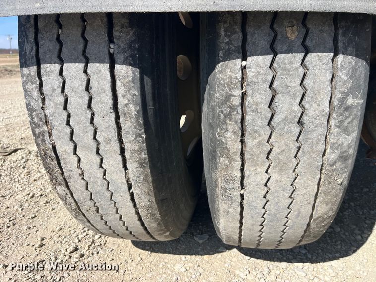 image for item LD9334 2012 Hensley ATLW-36-32-8 feed delivery trailer