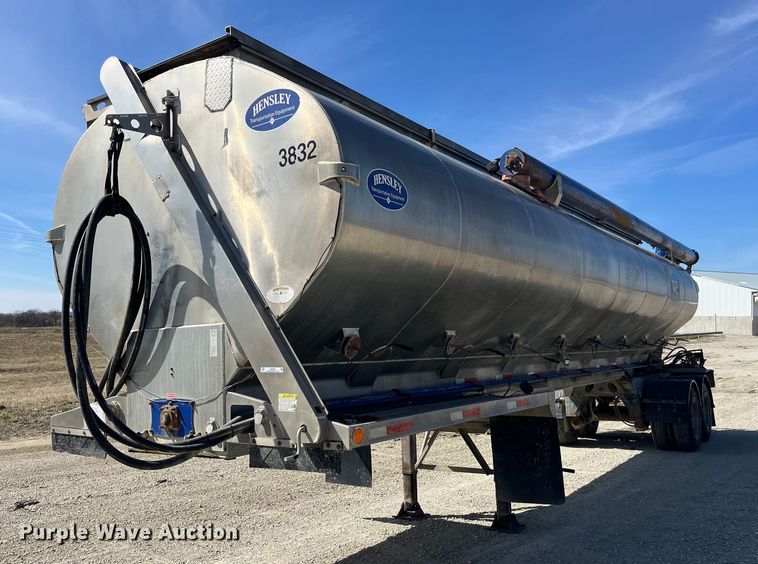 image for item LD9336 2012 Hensley ATLW-36-32-8  feed delivery trailer