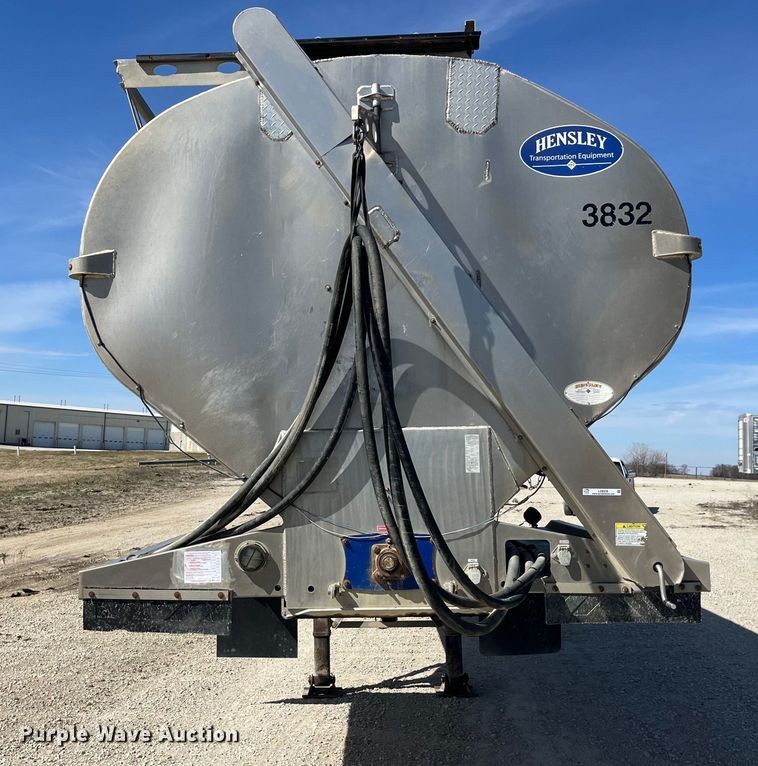 image for item LD9336 2012 Hensley ATLW-36-32-8  feed delivery trailer