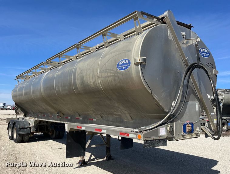 image for item LD9336 2012 Hensley ATLW-36-32-8  feed delivery trailer