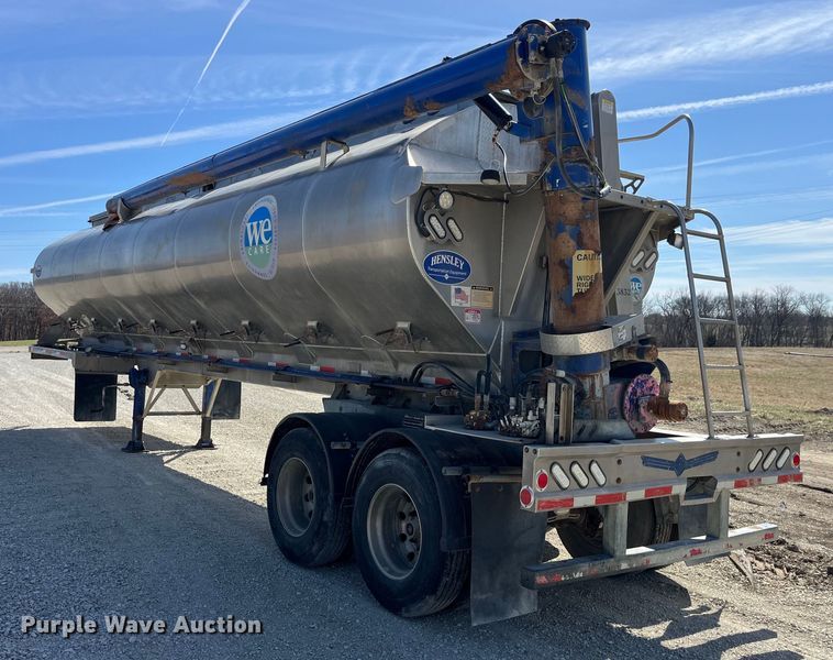 image for item LD9336 2012 Hensley ATLW-36-32-8  feed delivery trailer