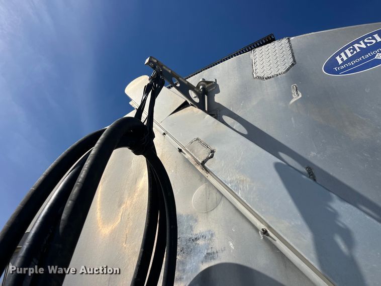 image for item LD9336 2012 Hensley ATLW-36-32-8  feed delivery trailer