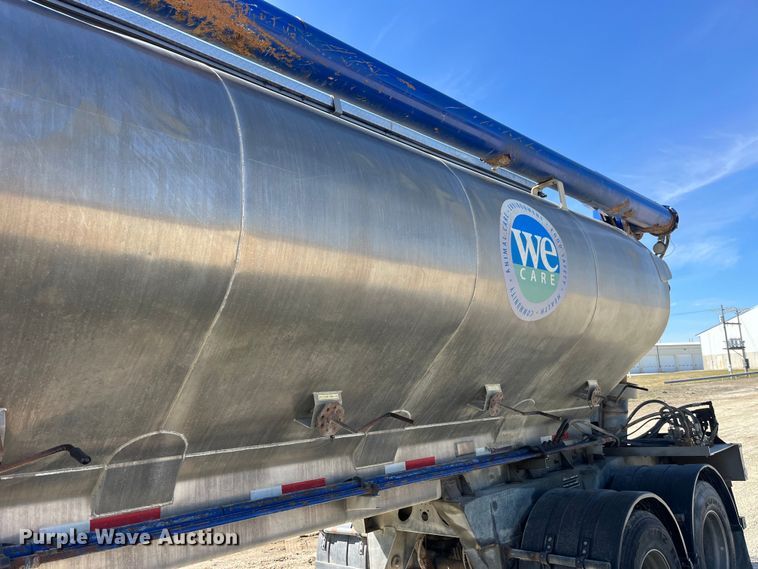 image for item LD9336 2012 Hensley ATLW-36-32-8  feed delivery trailer