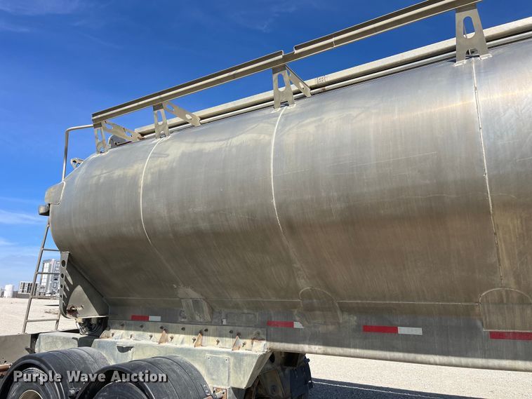 image for item LD9336 2012 Hensley ATLW-36-32-8  feed delivery trailer