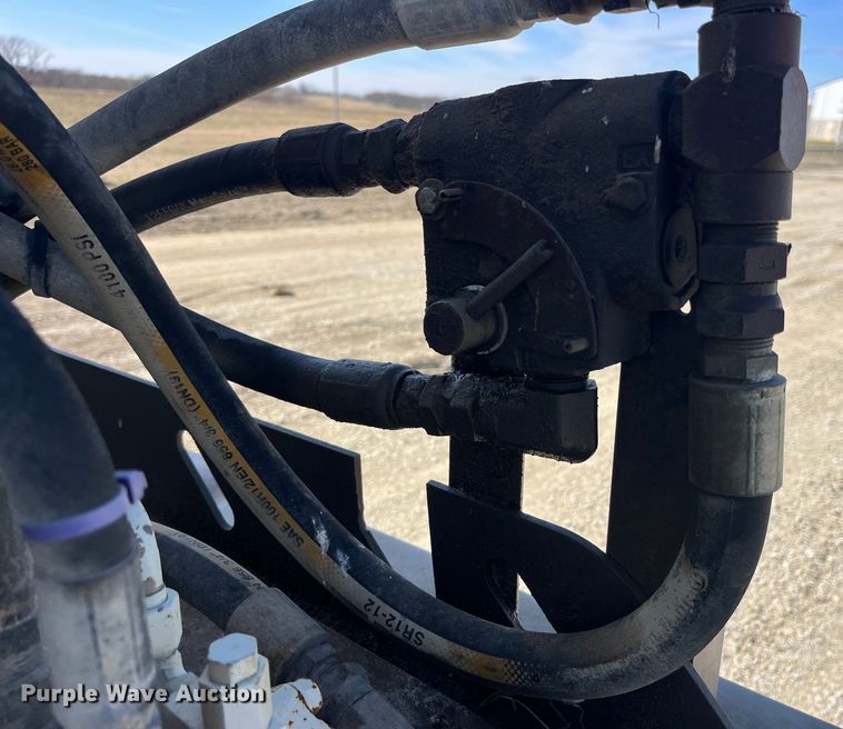 image for item LD9336 2012 Hensley ATLW-36-32-8  feed delivery trailer