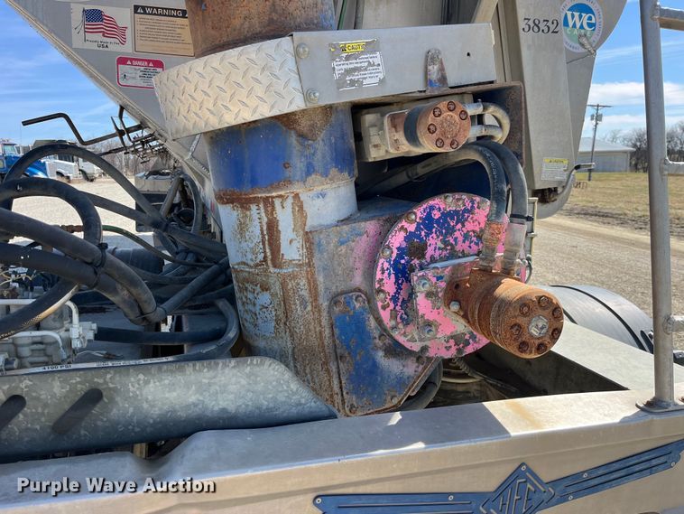 image for item LD9336 2012 Hensley ATLW-36-32-8  feed delivery trailer