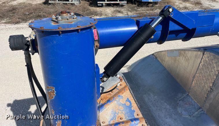 image for item LD9336 2012 Hensley ATLW-36-32-8  feed delivery trailer