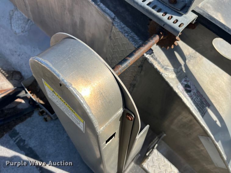 image for item LD9336 2012 Hensley ATLW-36-32-8  feed delivery trailer