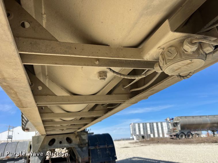 image for item LD9336 2012 Hensley ATLW-36-32-8  feed delivery trailer