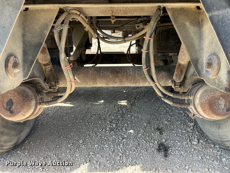 image for item LD9336 2012 Hensley ATLW-36-32-8  feed delivery trailer