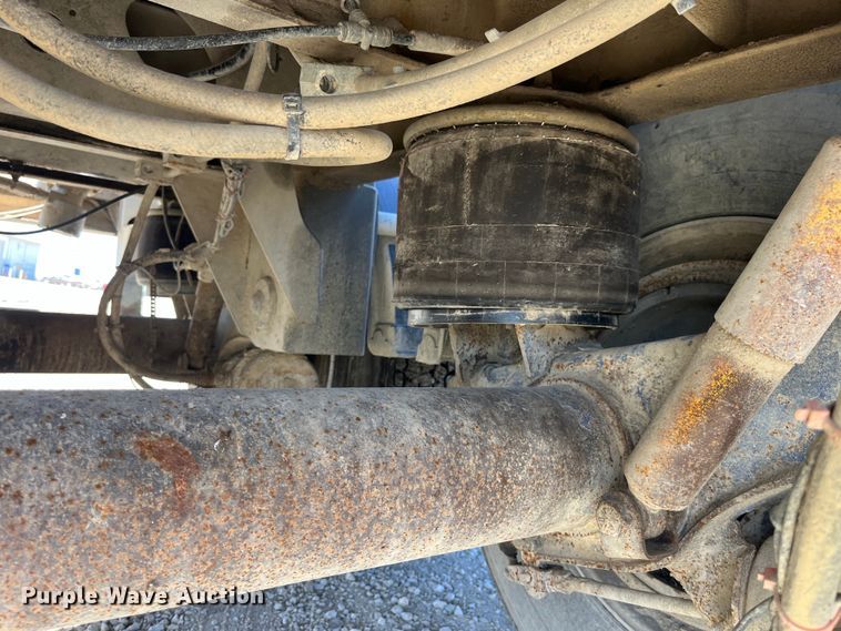 image for item LD9336 2012 Hensley ATLW-36-32-8  feed delivery trailer