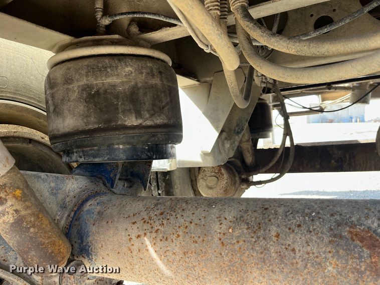 image for item LD9336 2012 Hensley ATLW-36-32-8  feed delivery trailer