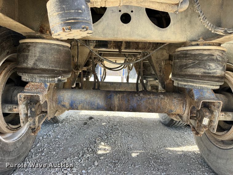 image for item LD9336 2012 Hensley ATLW-36-32-8  feed delivery trailer