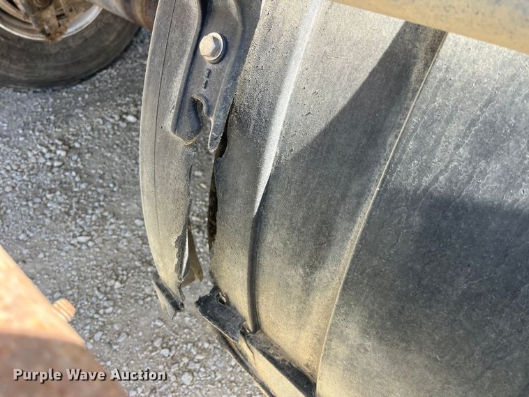 image for item LD9336 2012 Hensley ATLW-36-32-8  feed delivery trailer