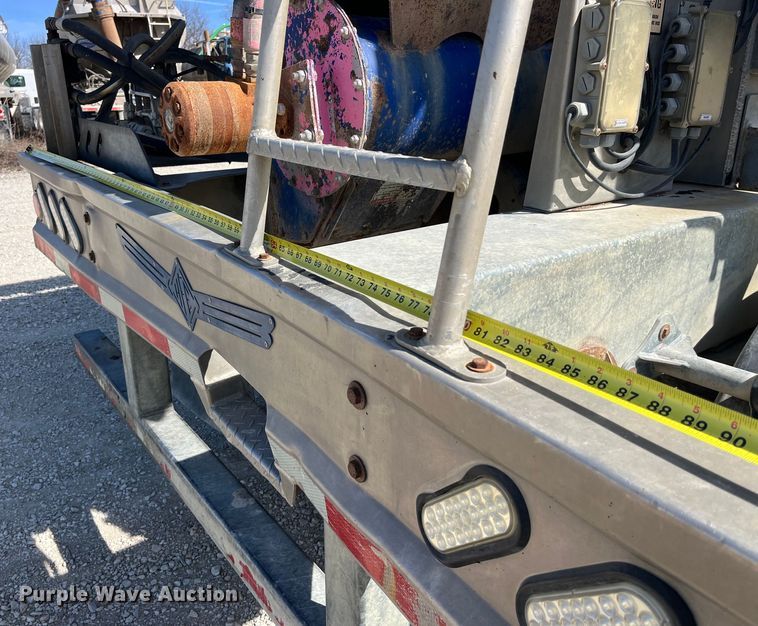 image for item LD9336 2012 Hensley ATLW-36-32-8  feed delivery trailer