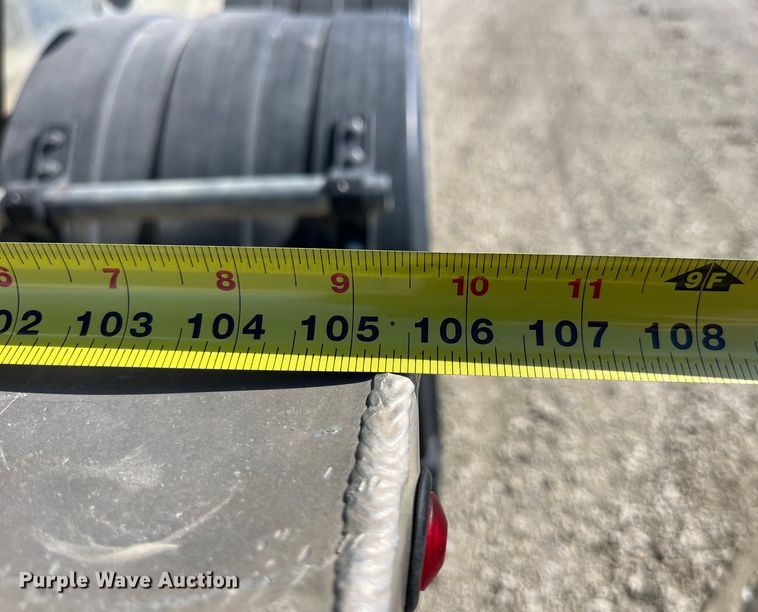 image for item LD9336 2012 Hensley ATLW-36-32-8  feed delivery trailer