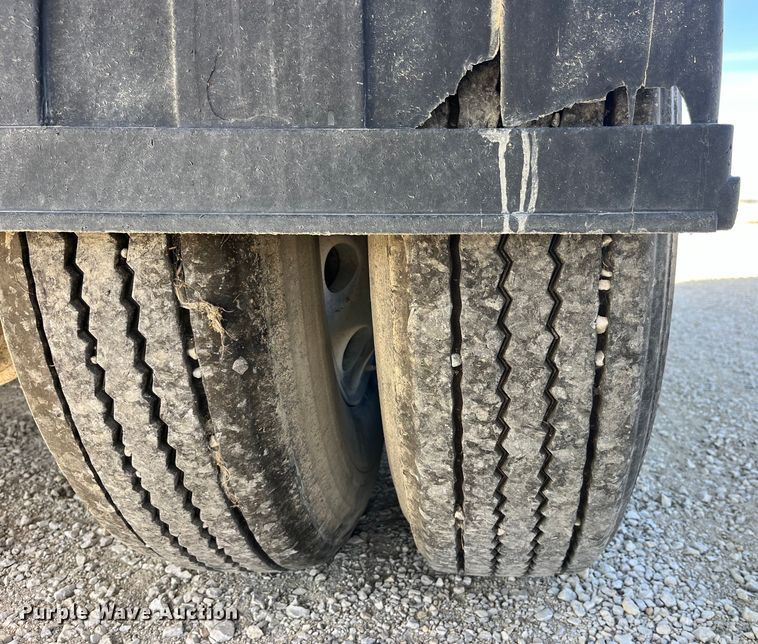 image for item LD9336 2012 Hensley ATLW-36-32-8  feed delivery trailer